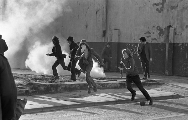 Young Catholic rioters hurl projectiles 02 March 1972 in Londonderry at British soldiers during a rally protesting the 30 January Bloody Sunday killing by British paratroopers of 13 Catholics civil rights marchers in Londonderry. - Sputnik International