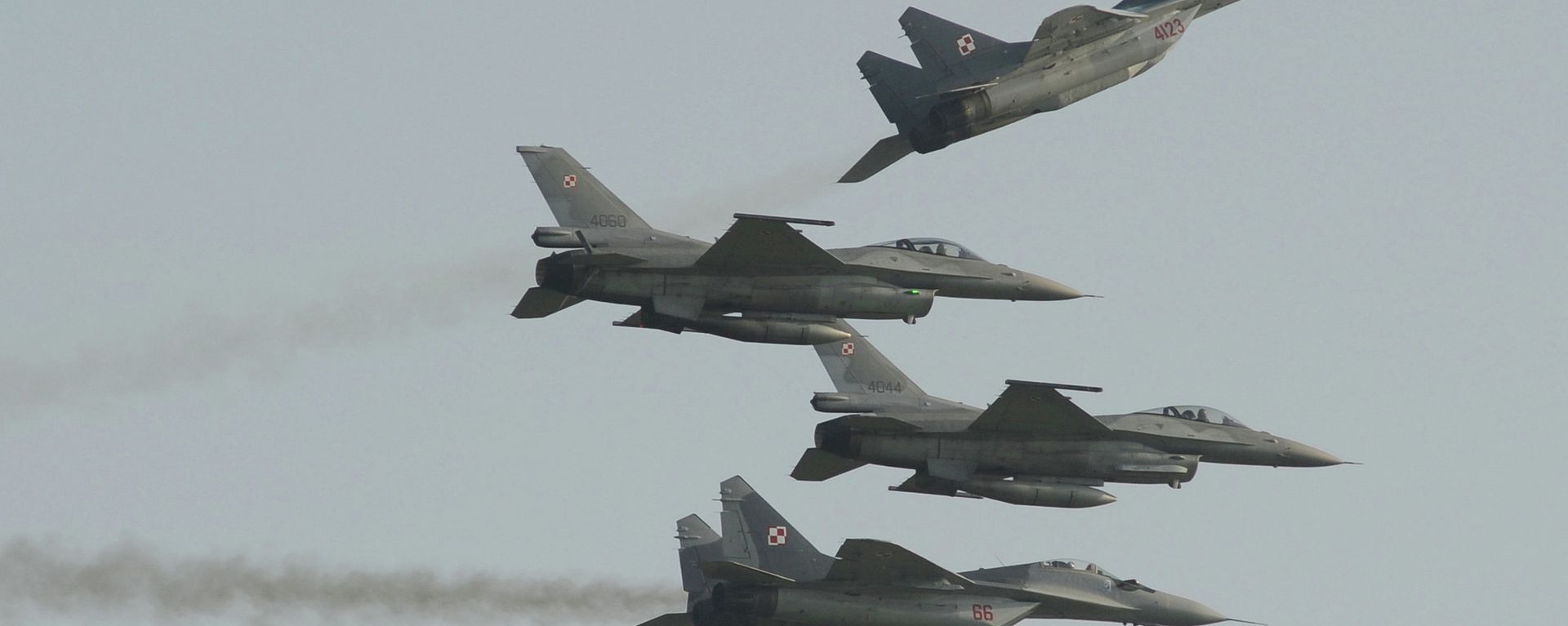 Two Polish Air Force Russian made Mig 29's fly above and below two Polish Air Force U.S. made F-16's fighter jets during the Air Show in Radom, Poland, Saturday, Aug. 27, 2011 - Sputnik International, 1920, 17.05.2023