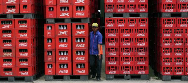 A worker walks through bottles at Coca Cola plant in Cibitung , West Java, Indonesia, Thursday, Feb. 24, 2011 - Sputnik International