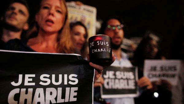 People participate in a vigil to pay tribute to the victims of a shooting, by gunmen at the offices of weekly satirical magazine Charlie Hebdo in Paris, at Paulista avenue in Sao Paulo, January 7, 2015 People participate in a vigil to pay tribute to the victims of a shooting, by gunmen at the offices of weekly satirical magazine Charlie Hebdo in Paris, at Paulista avenue in Sao Paulo, January 7, 2015 - Sputnik International