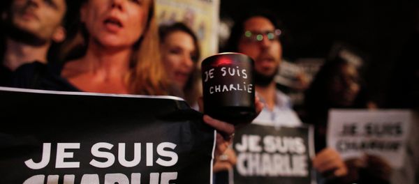 People participate in a vigil to pay tribute to the victims of a shooting, by gunmen at the offices of weekly satirical magazine Charlie Hebdo in Paris, at Paulista avenue in Sao Paulo, January 7, 2015 People participate in a vigil to pay tribute to the victims of a shooting, by gunmen at the offices of weekly satirical magazine Charlie Hebdo in Paris, at Paulista avenue in Sao Paulo, January 7, 2015 - Sputnik International