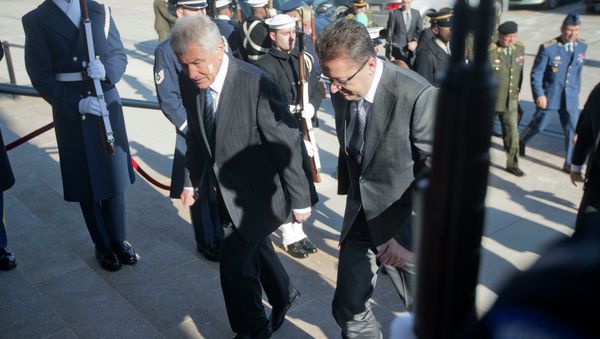 Defense Secretary Chuck Hagel host an honor cordon to welcome the Slovakian Defense Minister Martin Glvac at the Pentagon, Thursday, Jan. 8, 2015 - Sputnik International