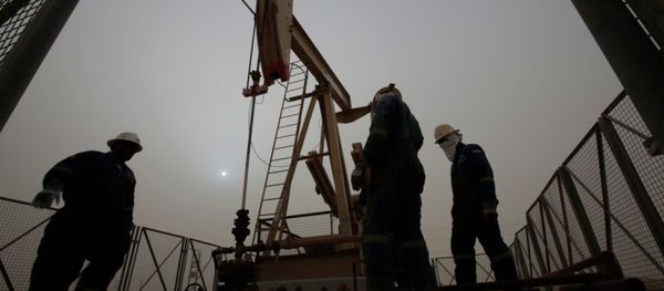 Men work on an oil pump during a sandstorm that blew in Thursday, Jan. 8, 2015, in the desert oil fields of Sakhir, Bahrain Men work on an oil pump during a sandstorm that blew in Thursday, Jan. 8, 2015, in the desert oil fields of Sakhir, Bahrain - Sputnik International