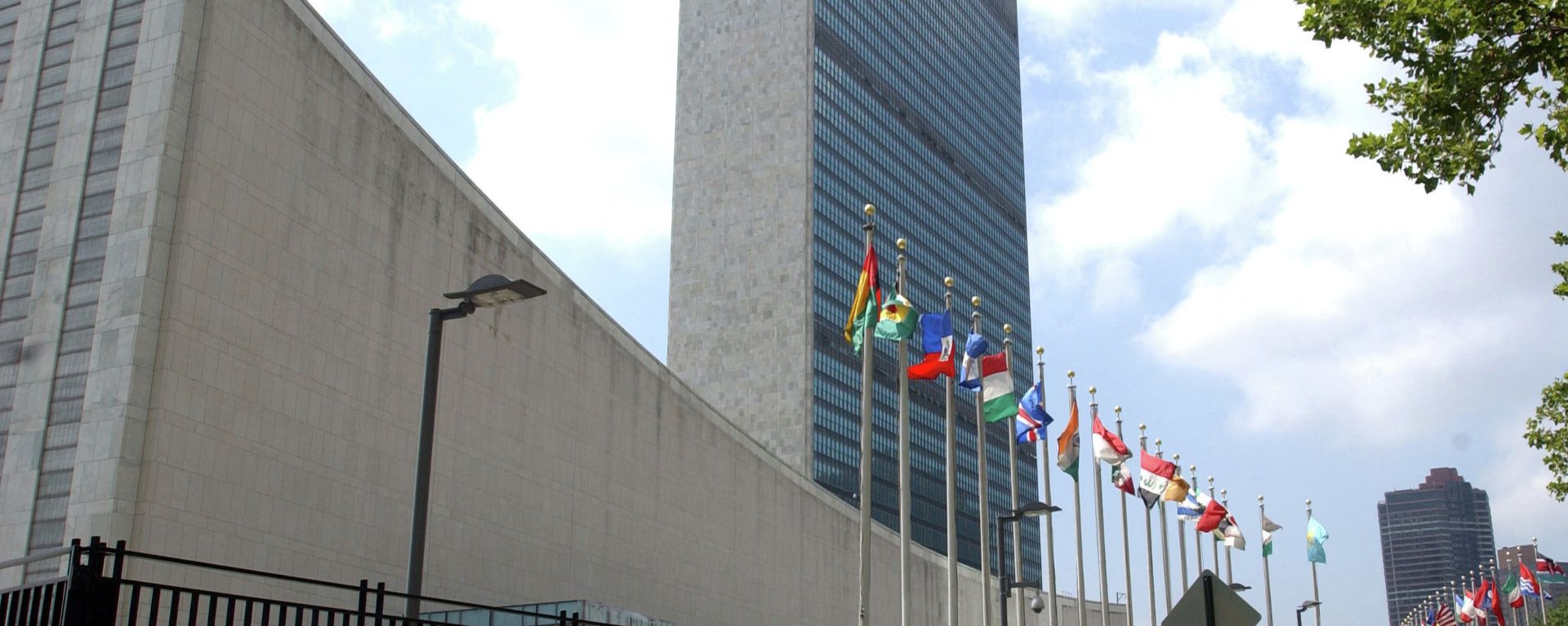 The United Nations Headquarters building is seen in New York - Sputnik International, 1920, 24.04.2023