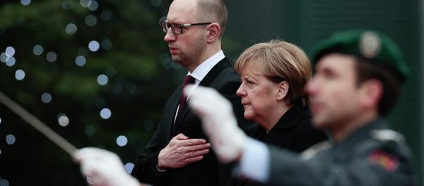 German Chancellor Angela Merkel, center, and the Prime Minister of Ukraine Arseniy Yatsenyuk, left German Chancellor Angela Merkel, center, and the Prime Minister of Ukraine Arseniy Yatsenyuk, left - Sputnik International