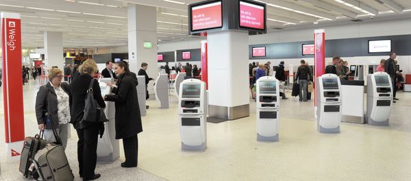 Passengers check in at Melbourne airport Passengers check in at Melbourne airport - Sputnik International