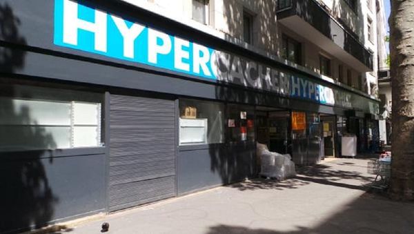 At least two people are feared killed and one person reportedly injured as at least five people have been taken hostage in a kosher store in eastern Paris - Sputnik International