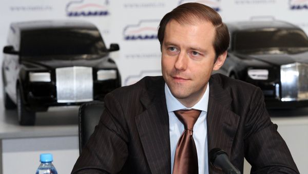 Russia's Industry and Trade Minister Denis Manturov visits Central Scientific Research Automobile and Engine Institute - Sputnik International