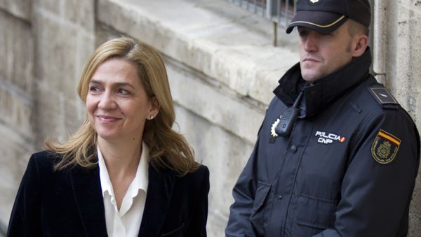 Spanish Infanta Cristina smiles as she arrives at the courthouse of Palma de Mallorca. - Sputnik International