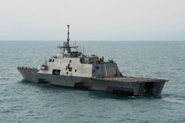 This US Navy handout photo released January 8, 2015 shows the littoral combat ship USS Fort Worth (LCS 3) as it operates on January 7 This US Navy handout photo released January 8, 2015 shows the littoral combat ship USS Fort Worth (LCS 3) as it operates on January 7 - Sputnik International