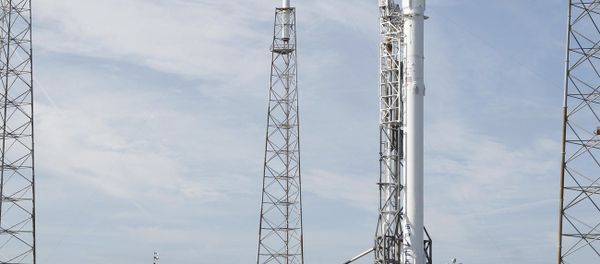 A Falcon 9 rocket carrying the SpaceX Dragon spacecraft A Falcon 9 rocket carrying the SpaceX Dragon spacecraft - Sputnik International