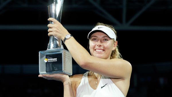 Maria Sharapova of Russia holds the Brisbane International tennis tournament women's singles trophy after defeating Ana Ivanovic of Serbia in Brisbane January 10, 2015. - Sputnik International