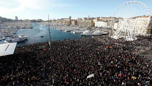 Several thousand people gather to pay tribute to victims Several thousand people gather to pay tribute to victims - Sputnik International