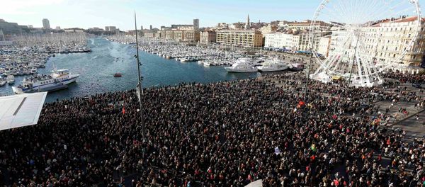 Several thousand people gather to pay tribute to victims - Sputnik International