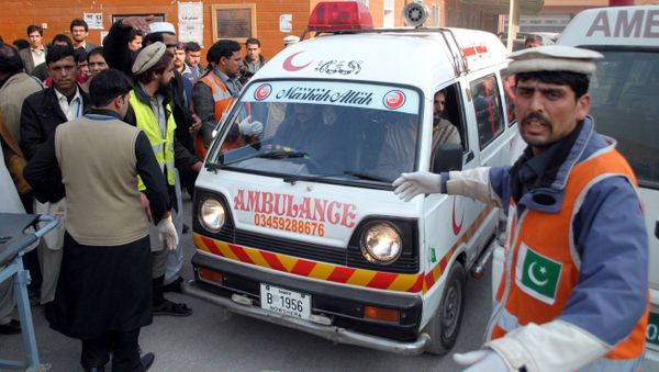 At least 30 passengers died in a road accident late Saturday after an oil-delivery truck crashed into an overcrowded bus in Pakistan, starting a blaze, Pakistan's Dawn newspaper reported - Sputnik International