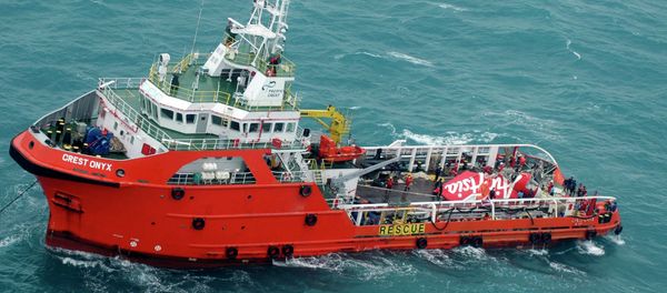 The tail of AirAsia QZ8501 passenger plane is seen on the deck of a the Indonesian Search and Rescue (BASARNAS) ship Crest Onyx after it was lifted from the sea bed, south of Pangkalan Bun, Central Kalimantan January 10, 2015. The tail of AirAsia QZ8501 passenger plane is seen on the deck of a the Indonesian Search and Rescue (BASARNAS) ship Crest Onyx after it was lifted from the sea bed, south of Pangkalan Bun, Central Kalimantan January 10, 2015. - Sputnik International