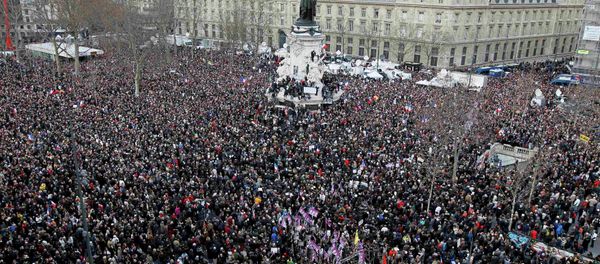 A general view shows Hundreds of thousands of people gathering on the Place de la Republique to attend the solidarity march (Rassemblement Republicain) in the streets of Paris January 11, 2015. A general view shows Hundreds of thousands of people gathering on the Place de la Republique to attend the solidarity march (Rassemblement Republicain) in the streets of Paris January 11, 2015. - Sputnik International