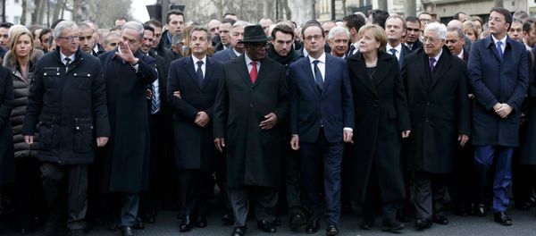 French President Francois Hollande is surrounded by head of states French President Francois Hollande is surrounded by head of states - Sputnik International