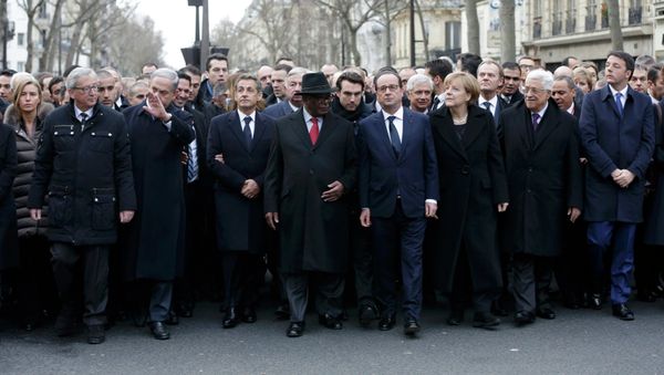 French President Francois Hollande is surrounded by head of states - Sputnik International