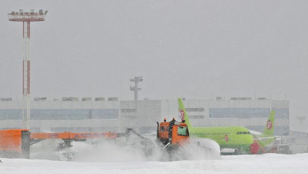 Clearing snow in Moscow - Sputnik International