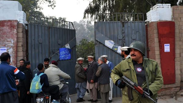 A Pakistani policeman stands guard outside a government school after schools in the city reopened following a Taliban attack in Peshawar on January 12, 2015. A Pakistani policeman stands guard outside a government school after schools in the city reopened following a Taliban attack in Peshawar on January 12, 2015. - Sputnik International