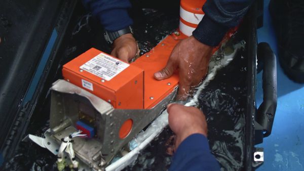 The FDR (Flight Data Recorder) of the AirAsia flight QZ8501 - Sputnik International