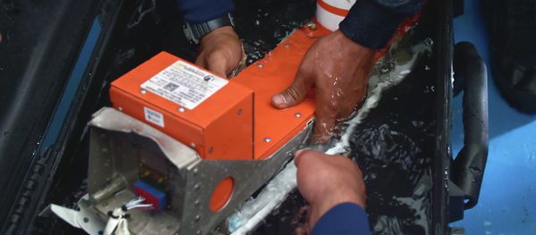 The FDR (Flight Data Recorder) of the AirAsia flight QZ8501 - Sputnik International