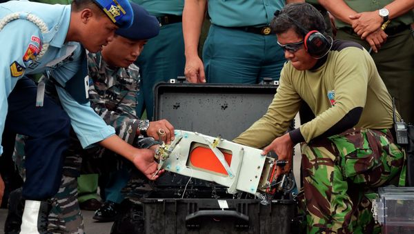 The flight data recorder of AirAsia QZ8501 - Sputnik International