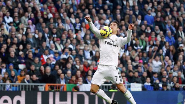 Real Madrid's Cristiano Ronaldo controls the ball during their Spanish first division soccer match against Espanyol at Santiago Bernabeu stadium in Madrid January 10, 2015. - Sputnik International