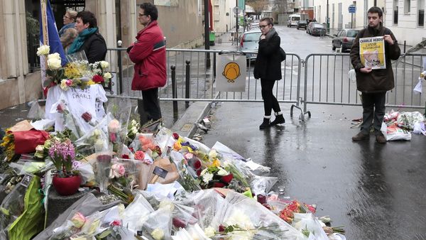 People gather to pay tribute to the satirical newspaper Charlie Hebdo in front of the weekly's office People gather to pay tribute to the satirical newspaper Charlie Hebdo in front of the weekly's office - Sputnik International