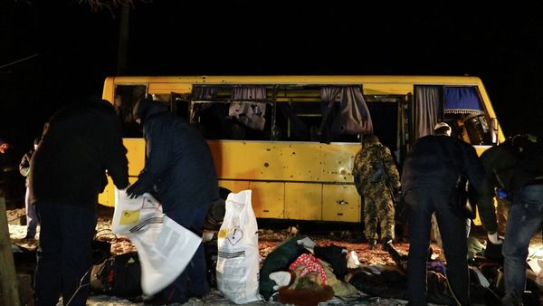 Investigators work at the site were a passenger bus was damaged by shelling, at a checkpoint of the Ukrainian forces in the village of Bugas, near the town of Volnovakha in Donetsk region, eastern Ukraine - Sputnik International