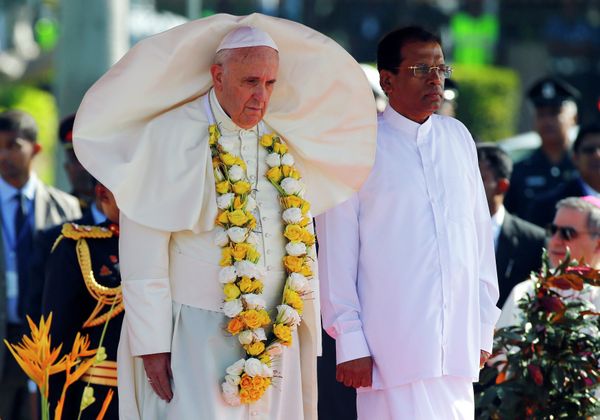 Pope Francis and His Flyaway Vestments Pope Francis and His Flyaway Vestments - Sputnik International