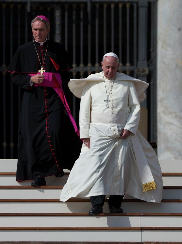 Pope Francis and His Flyaway Vestments Pope Francis and His Flyaway Vestments - Sputnik International