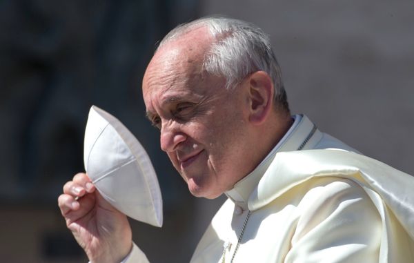 Pope Francis and His Flyaway Vestments Pope Francis and His Flyaway Vestments - Sputnik International
