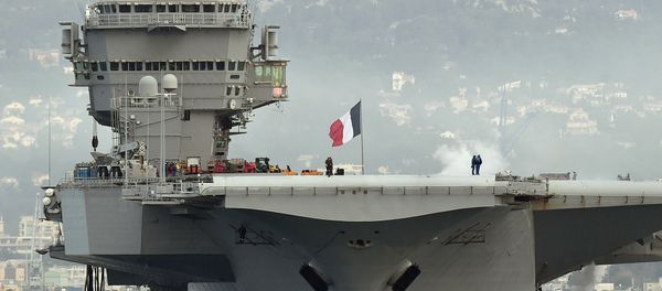 French aircraft carrier Charles-de-Gaulle sets sail from the southern French port of Toulon on January 13, 2015 before taking part in military operations in the Gulf - Sputnik International