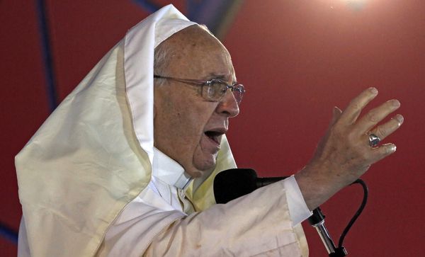 Pope Francis and His Flyaway Vestments Pope Francis and His Flyaway Vestments - Sputnik International