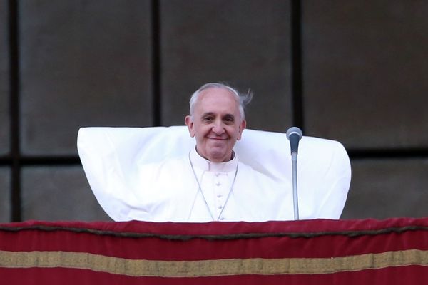 Pope Francis and His Flyaway Vestments Pope Francis and His Flyaway Vestments - Sputnik International