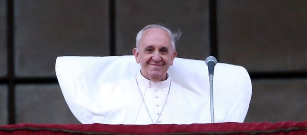 Pope Francis and His Flyaway Vestments Pope Francis and His Flyaway Vestments - Sputnik International