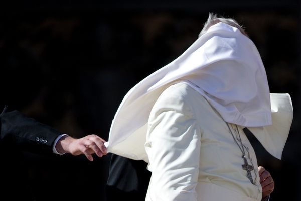 Pope Francis and His Flyaway Vestments Pope Francis and His Flyaway Vestments - Sputnik International