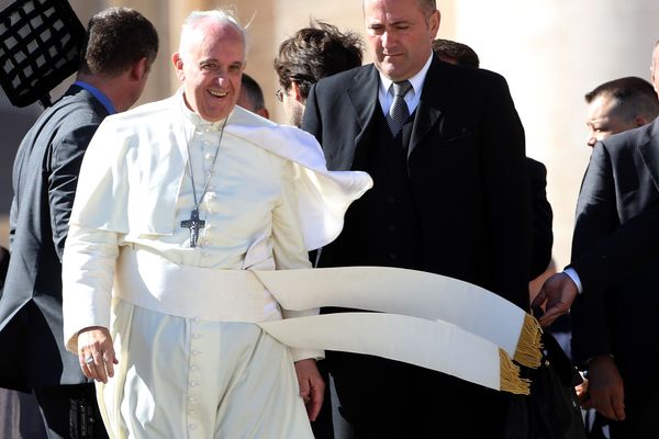 Pope Francis and His Flyaway Vestments Pope Francis and His Flyaway Vestments - Sputnik International