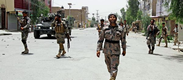 Afghan forces take positions during clashes with Taliban fighters in Kandahar, southern Kabul, Afghanistan - Sputnik International