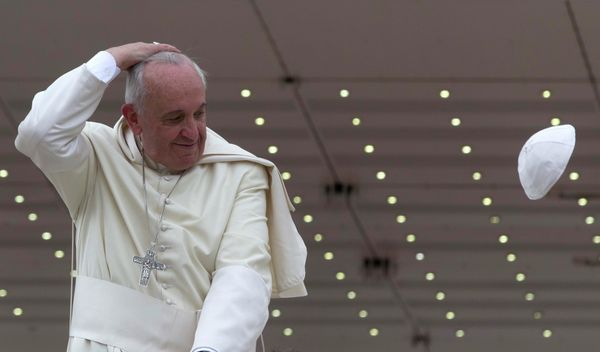 Pope Francis and His Flyaway Vestments Pope Francis and His Flyaway Vestments - Sputnik International