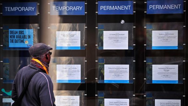 A man looks at job adverts in the window of a job recruitment centre in central London, on January 22, 2014 - Sputnik International