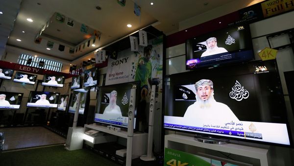 Nasser bin Ali al-Ansi, a leader of the Yemeni branch of al Qaeda (AQAP), is displayed on televisions at an electronics shop in Sanaa January 14, 2015 - Sputnik International