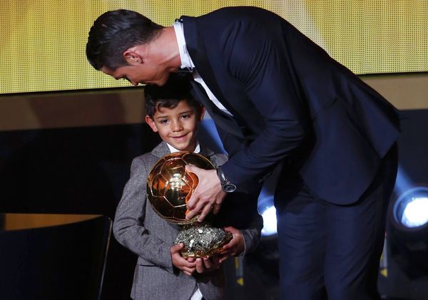 How Much Pocket Money Does Cristiano Ronaldo Give To His Fiancee? How Much Pocket Money Does Cristiano Ronaldo Give To His Fiancee? - Sputnik International
