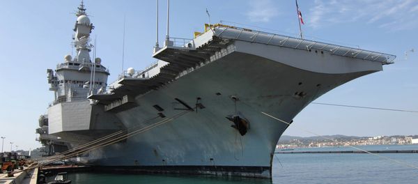 French aircraft carrier Charles-de-Gaulle sets sail from the southern French port of Toulon on January 13, 2015 before taking part in military operations in the Gulf French aircraft carrier Charles-de-Gaulle sets sail from the southern French port of Toulon on January 13, 2015 before taking part in military operations in the Gulf - Sputnik International