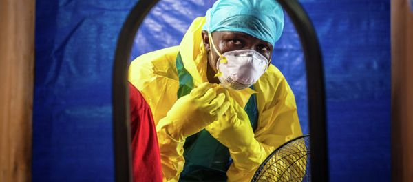 Healthcare worker dons in protective gear before entering an Ebola treatment center in the west of Freetown, Sierra Leone Healthcare worker dons in protective gear before entering an Ebola treatment center in the west of Freetown, Sierra Leone - Sputnik International