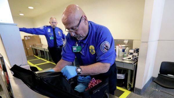 A TSA agent checks a bag at a security checkpoint area at Midway International Airport, Friday, Nov. 21, 2014, in Chicago A TSA agent checks a bag at a security checkpoint area at Midway International Airport, Friday, Nov. 21, 2014, in Chicago - Sputnik International