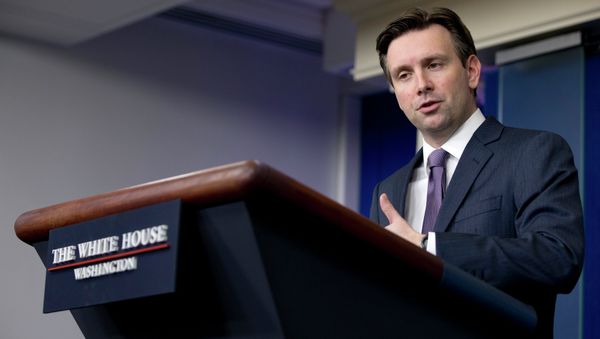 White House press secretary Josh Earnest speaks during the daily news briefing at the White House in Washington, Tuesday, Jan. 13, 2015 White House press secretary Josh Earnest speaks during the daily news briefing at the White House in Washington, Tuesday, Jan. 13, 2015 - Sputnik International