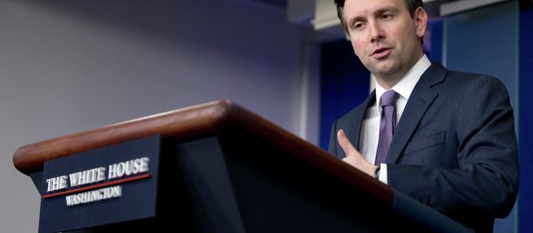 White House press secretary Josh Earnest speaks during the daily news briefing at the White House in Washington, Tuesday, Jan. 13, 2015 White House press secretary Josh Earnest speaks during the daily news briefing at the White House in Washington, Tuesday, Jan. 13, 2015 - Sputnik International